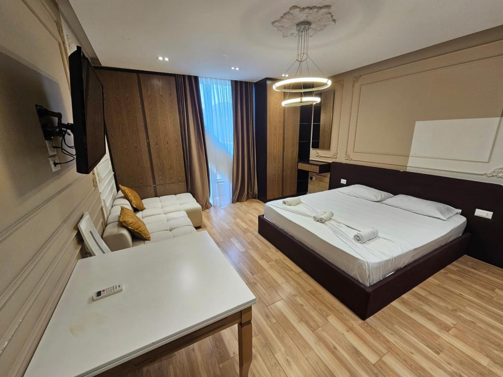 Square 21 Apartament Tirana